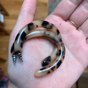 Machete Form Hoops in blonde tortoise